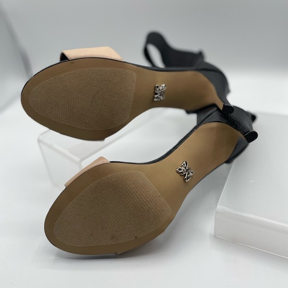 Simply Vera Vera Wang, Black and Tan heels, ankle strap back zip, size 6 - Picture 3 of 5